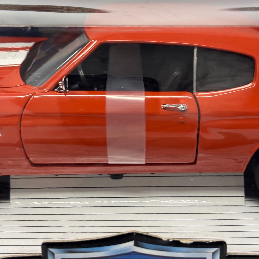 1970 Chevrolet Chevelle SS454 LS6 Orange Exclusive Color 1:18 ERTL Diecast - Picture 4 of 14